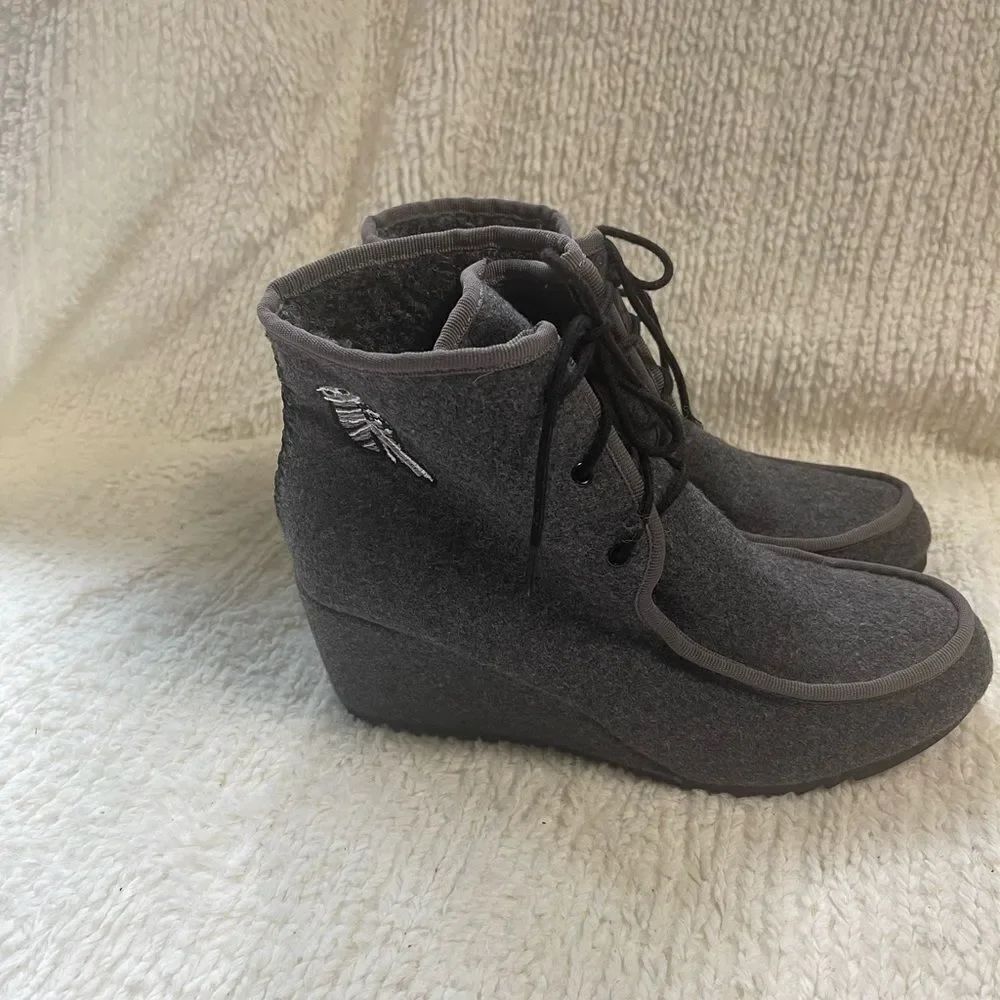 Sakroots Gray fabric felt Wedge lace up Ankle Boots Owl accent.SZ9.5